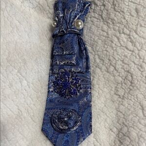 Blue Paisley Necklace Tie with Decorative Pin